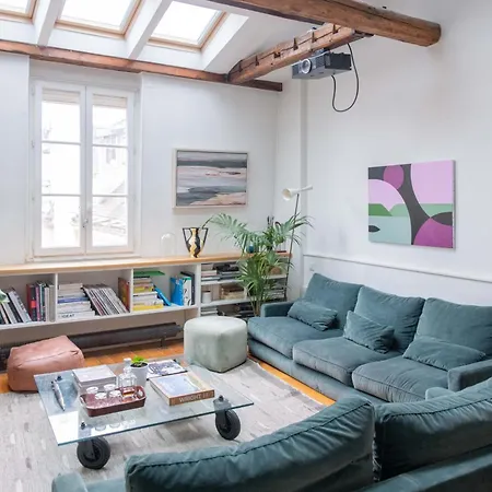 New Modern 2 And A Half Bedroom Loft In St Germain! Apartment
