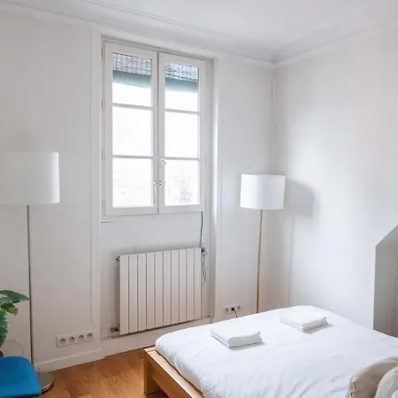 New Modern 2 And A Half Bedroom Loft In St Germain! Apartment *