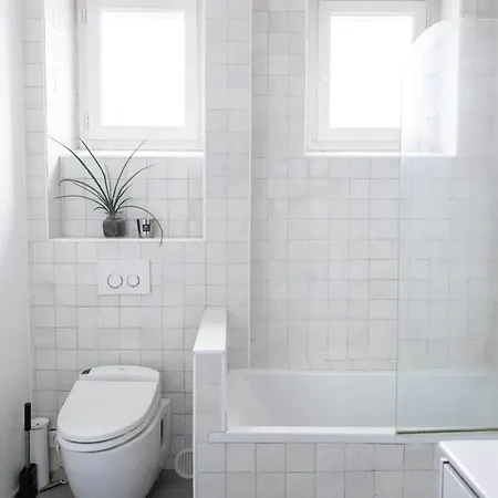 Apartment New Modern 2 And A Half Bedroom Loft In St Germain! *