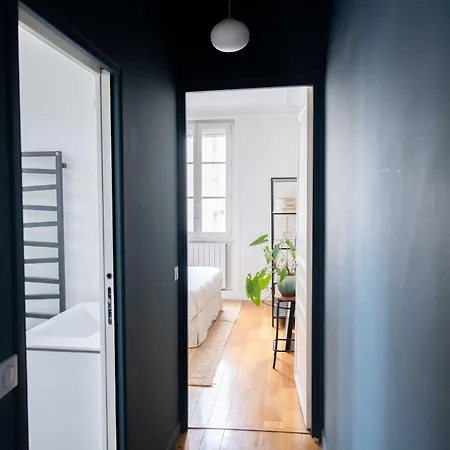 New Modern 2 And A Half Bedroom Loft In St Germain! *