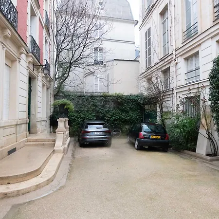 New Modern 2 And A Half Bedroom Loft In St Germain! Paris