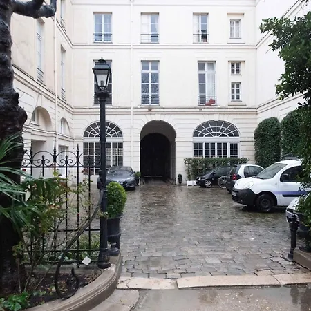 New Modern 2 And A Half Bedroom Loft In St Germain! Apartment