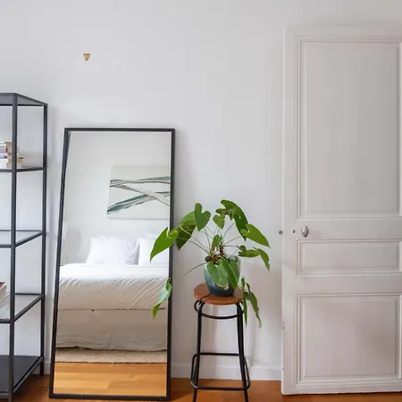 Apartment New Modern 2 And A Half Bedroom Loft In St Germain!