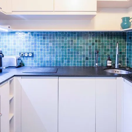 New Modern 2 And A Half Bedroom Loft In St Germain!